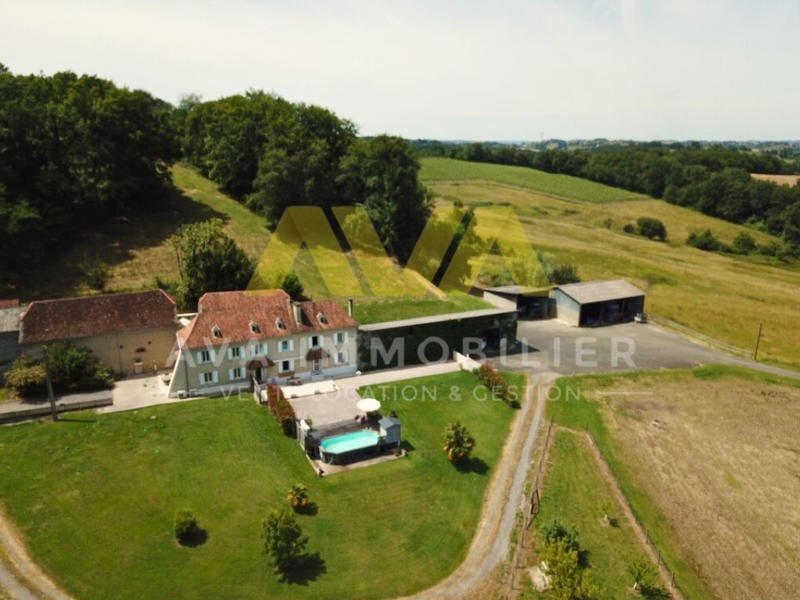 Propriété - 264 m² - 8 pièces