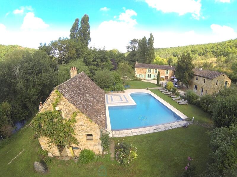 Maison - 360 m² - 19 pièces