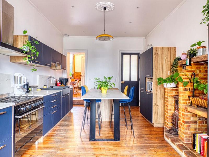 Maison - 216 m² - 9 pièces