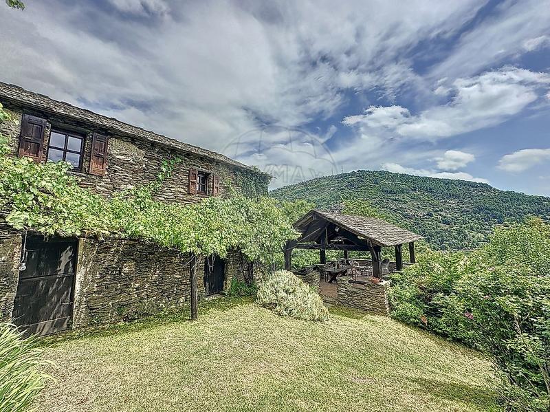 Propriété - 420 m² - 10 pièces