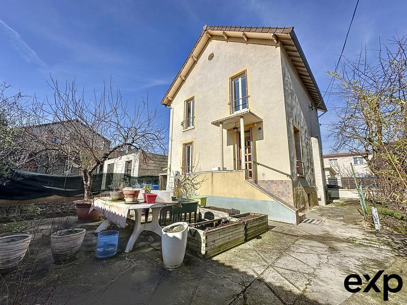 Maison - 186 m² - 7 pièces