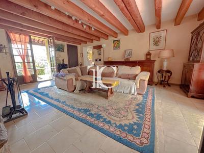 Maison - 161 m² - 6 pièces