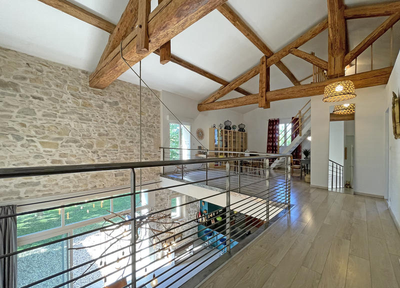 Mas - 1 200 m² - 25 pièces