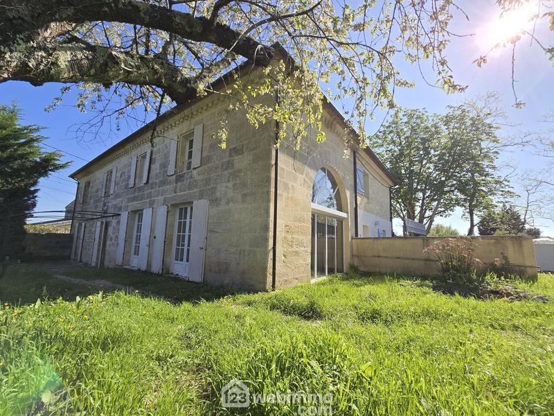 Maison - 331 m² - 10 pièces