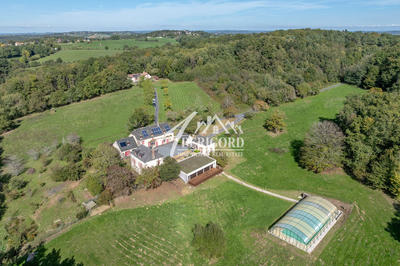 Maison - 984 m² - 30 pièces