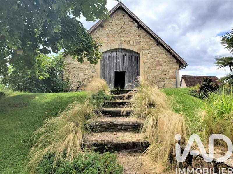 Maison - 220 m² - 8 pièces