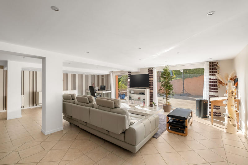 Maison - 215 m² - 6 pièces