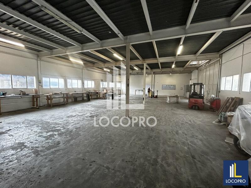 Local d'activité / Entrepôt - 1 800 m²