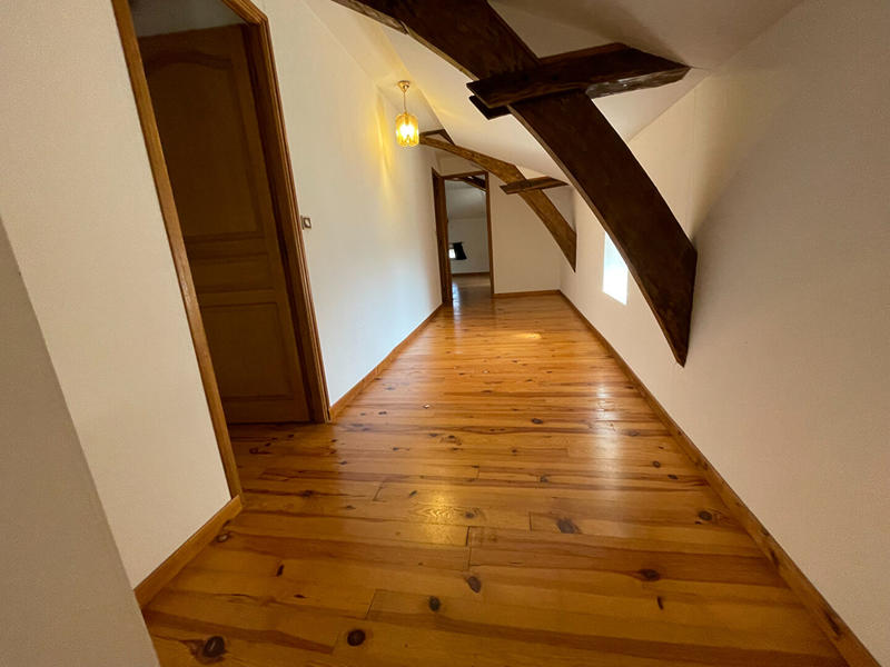 Maison - 321 m² - 9 pièces