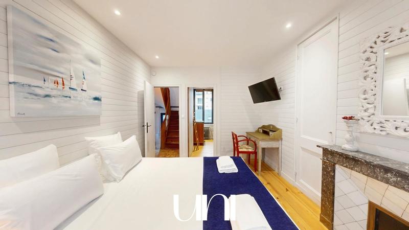 Propriété - 260 m² - 10 pièces