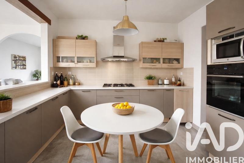 Maison - 180 m² - 8 pièces