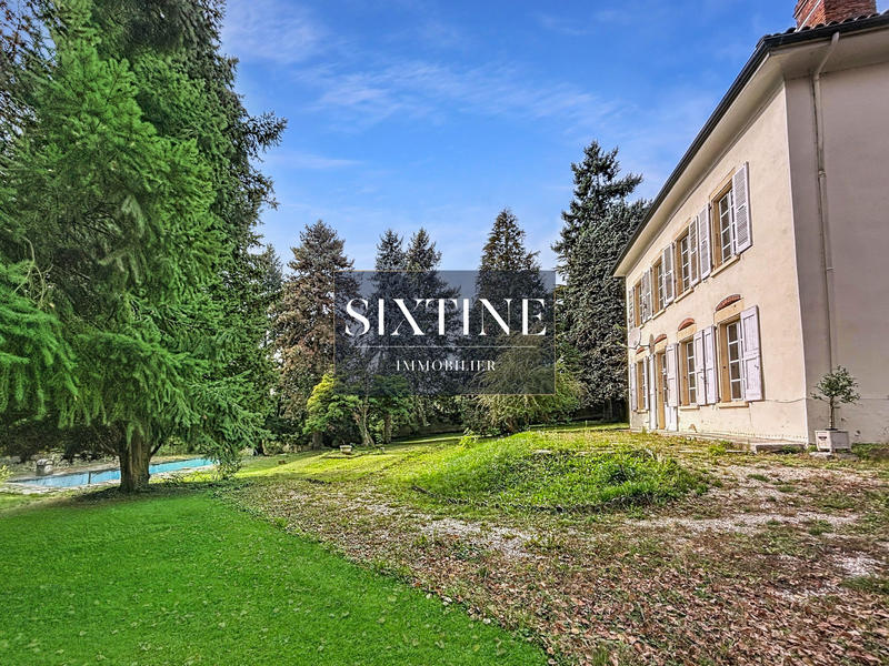 Maison - 312 m² - 9 pièces