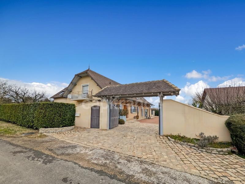 Maison - 246 m² - 9 pièces