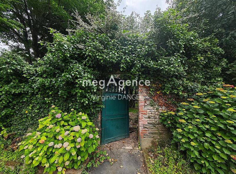 Maison - 225 m² - 9 pièces