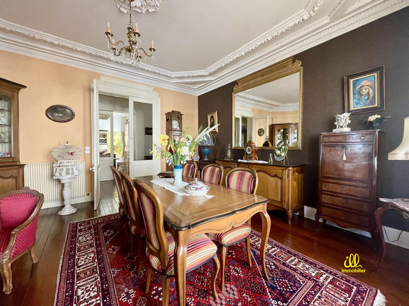 Appartement - 177 m² - 6 pièces