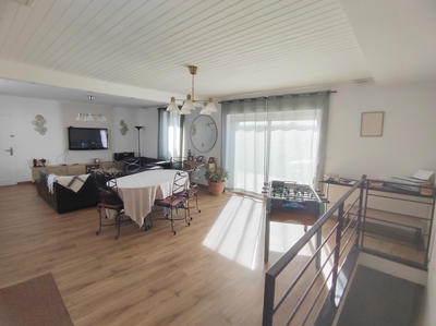 Maison - 222 m² - 10 pièces