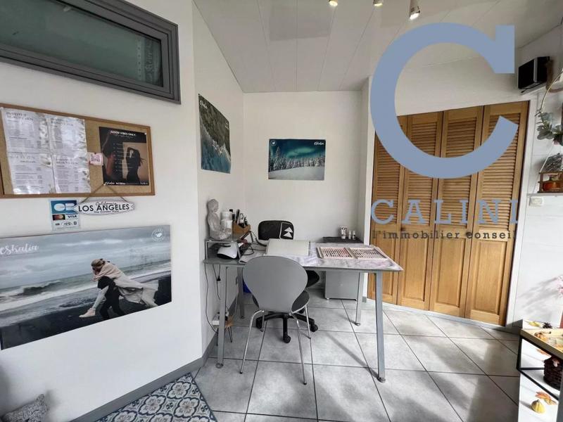 Beauté / Bien-être - 46 m² - 4 pièces