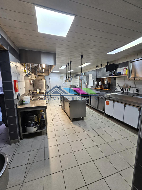 Fonds de commerce - Magasins - 200 m²