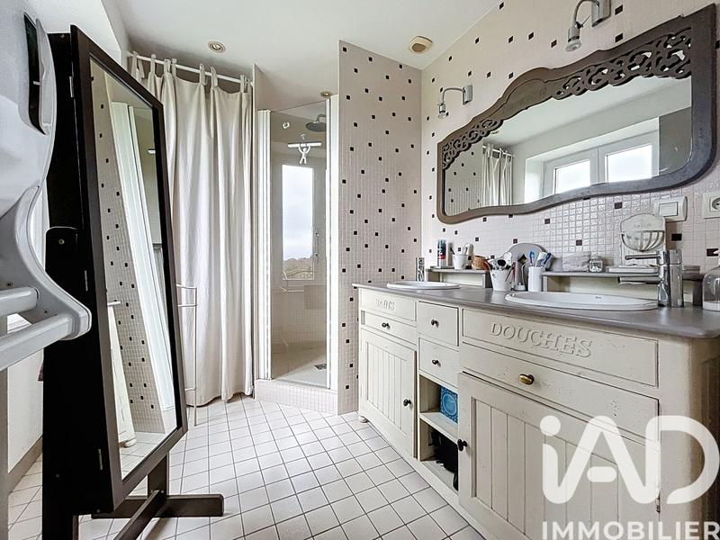 Maison - 220 m² - 10 pièces