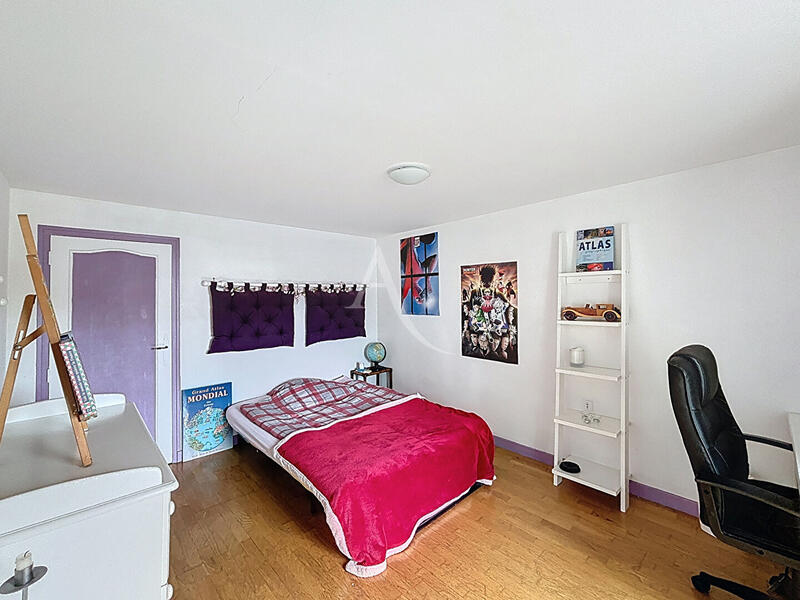 Maison - 233 m² - 8 pièces