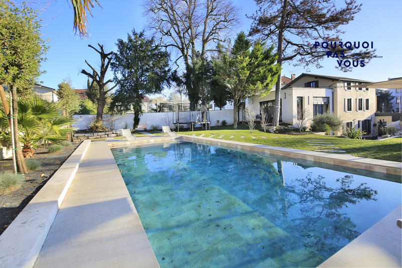 Maison - 360 m² - 6 pièces