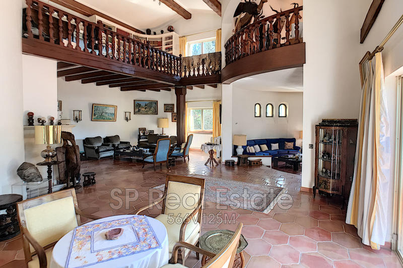 Maison - 380 m² - 10 pièces