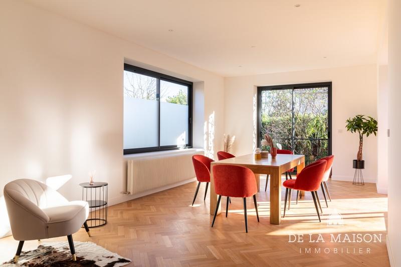 Maison - 208 m² - 8 pièces