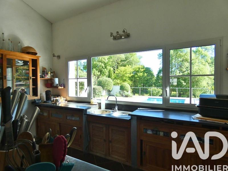 Maison - 230 m² - 5 pièces