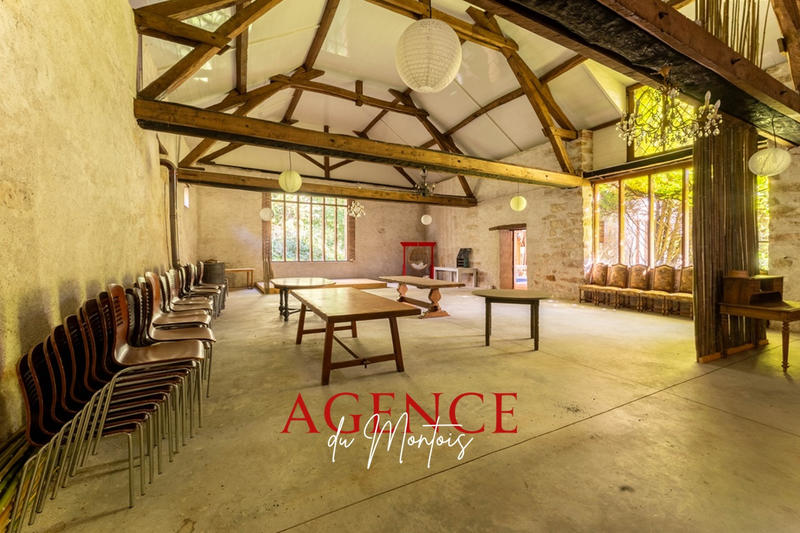 Propriété - 230 m² - 6 pièces