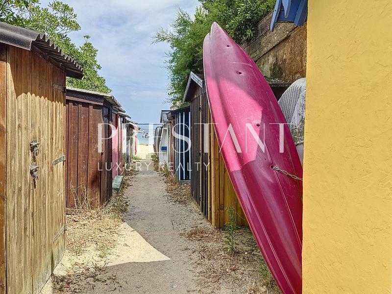 Maison - 204 m² - 8 pièces