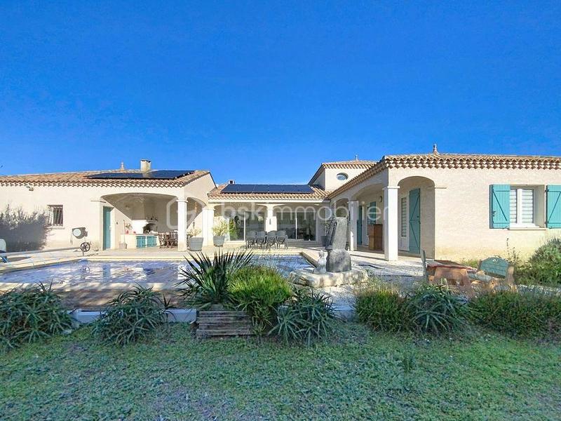 Maison traditionnelle - 180 m² - 6 pièces