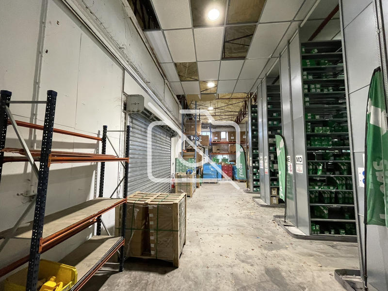 Entrepôt - 1 000 m²