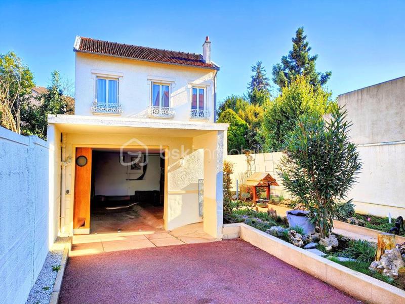 Maison - 105 m² - 4 pièces