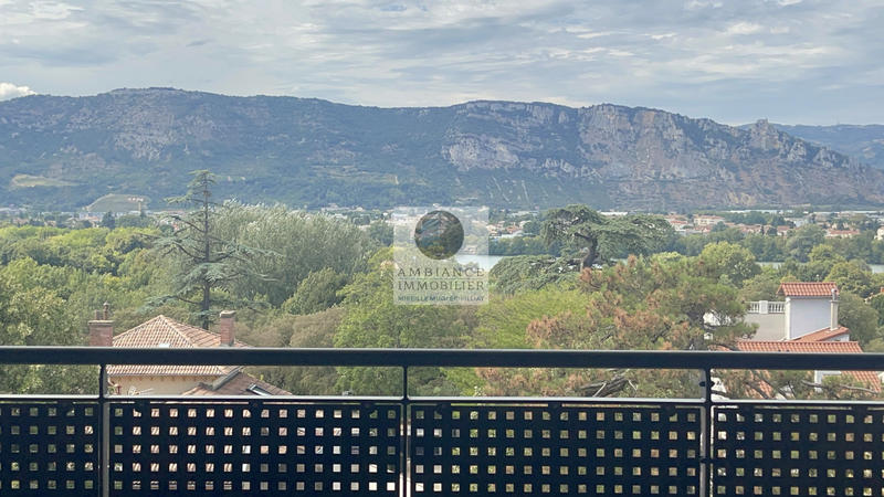 Appartement - 99 m² - 4 pièces