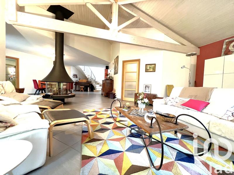 Maison - 240 m² - 8 pièces