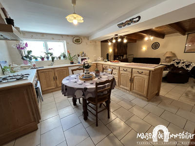Maison - 210 m² - 6 pièces