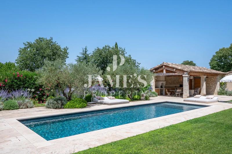 Maison - 258 m² - 9 pièces