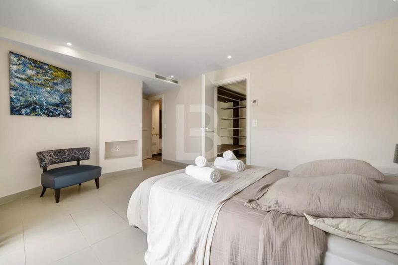 Villa - 587 m² - 8 pièces