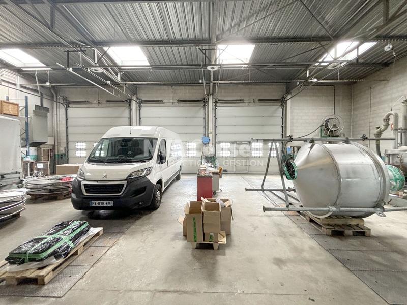 Local commercial - 1 240 m²