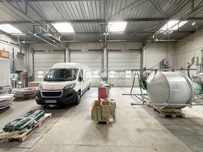 Local commercial - 1 240 m²