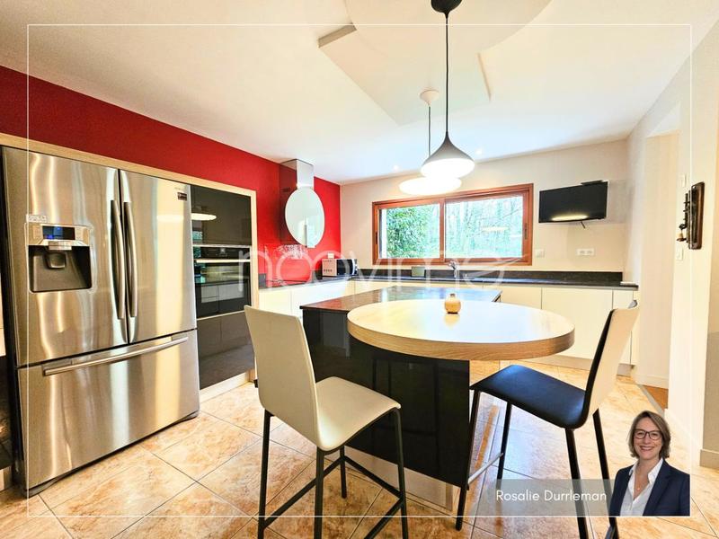 Maison - 210 m² - 8 pièces