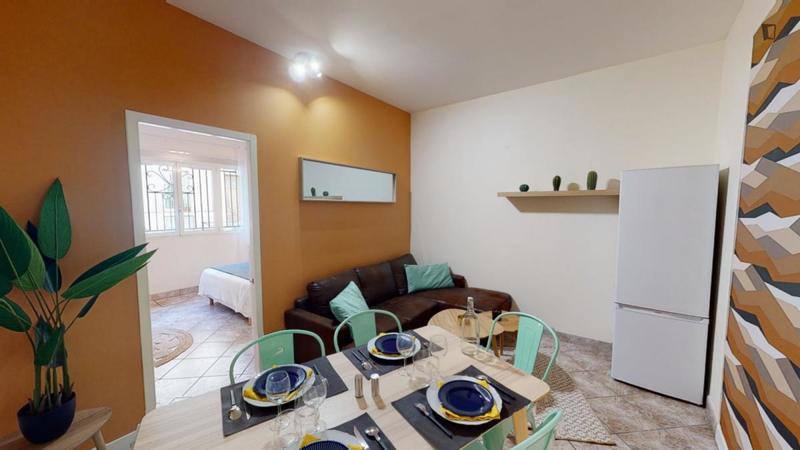 Chambre - 11 m² - 6 pièces