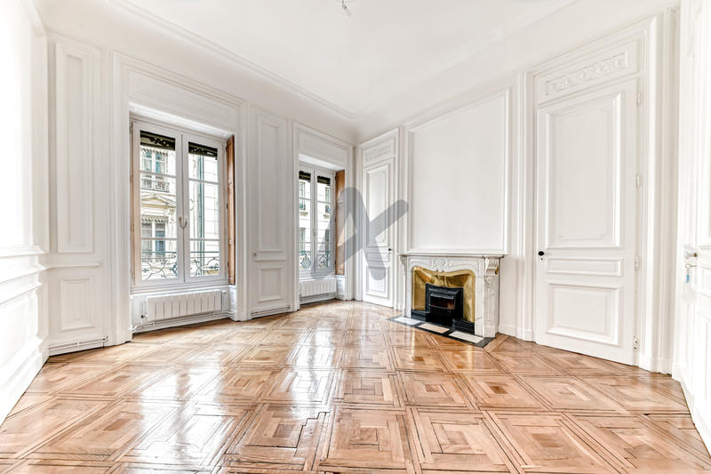 Appartement - 240 m² - 8 pièces