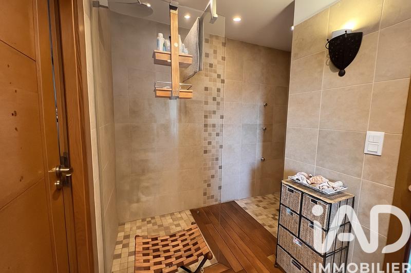 Maison - 264 m² - 9 pièces