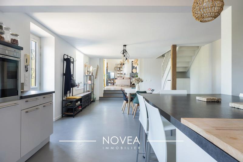 Maison ancienne - 245 m² - 8 pièces