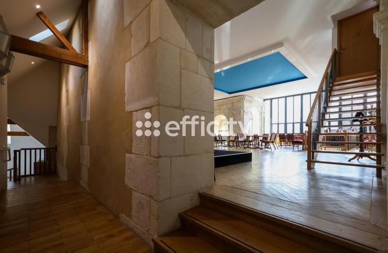 Maison - 610 m² - 10 pièces