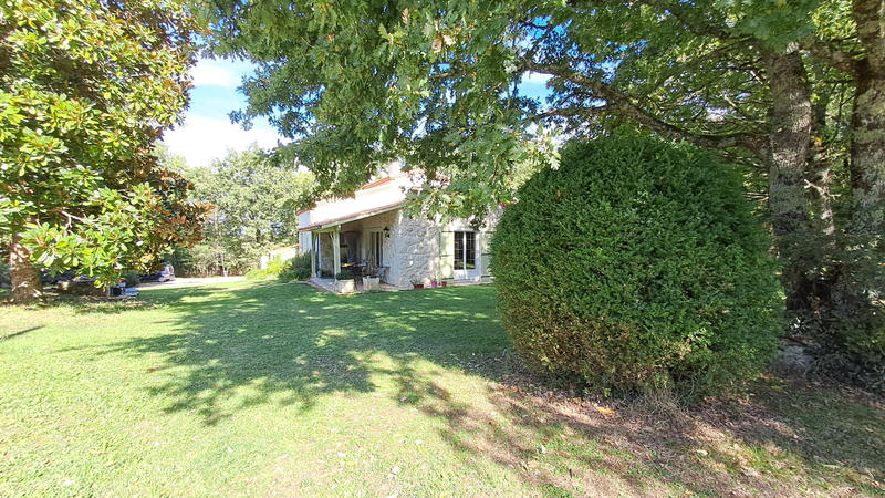 Propriété - 186 m² - 6 pièces