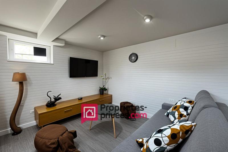 Maison - 180 m² - 7 pièces