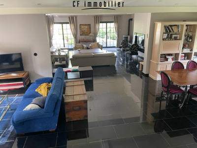 Maison - 318 m² - 7 pièces