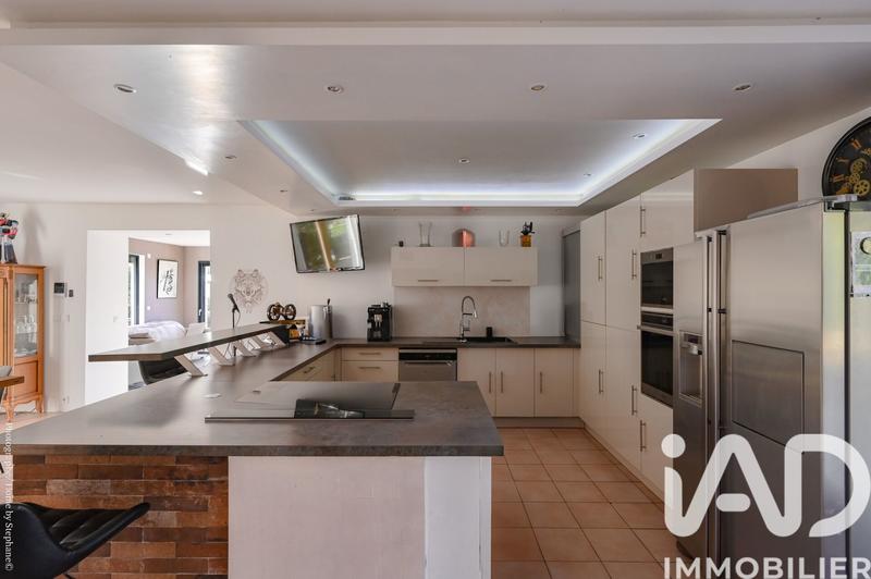 Maison - 180 m² - 8 pièces